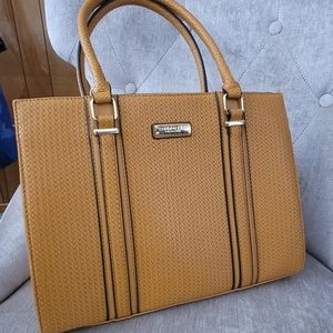 EUC London Fog Purse